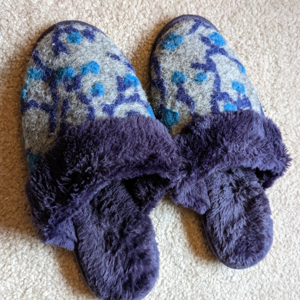 Size 9 Acorn Wool Slippers